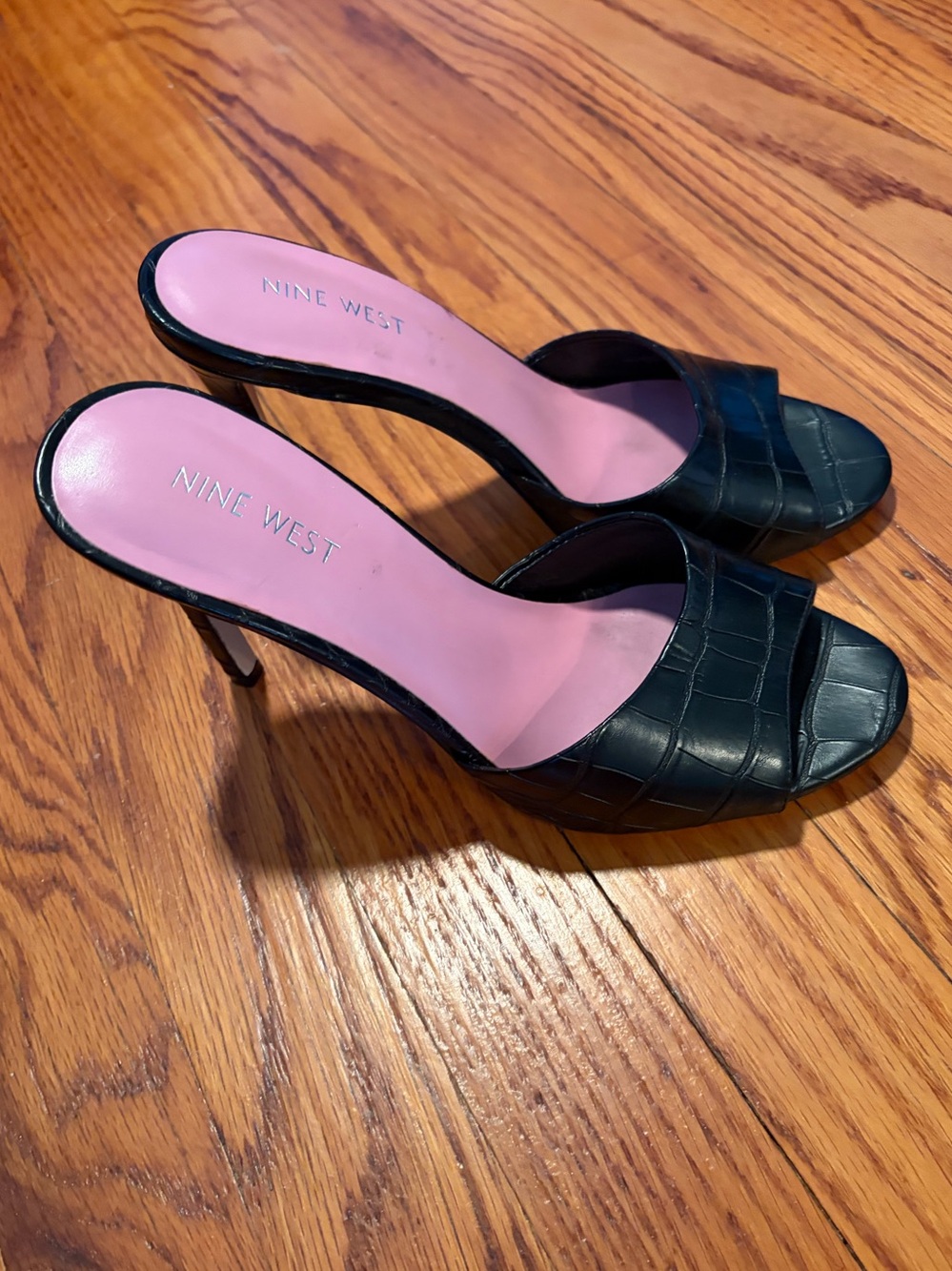 Nine West Black Croc-Embossed Open-Toe Mule sandals size 7